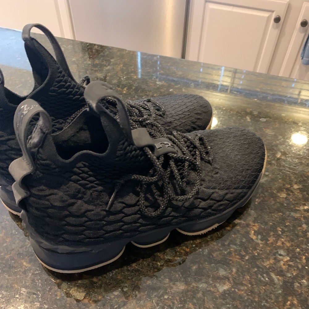 Nike LeBron 15 XV Black Gum Size 9.5 #897648-001